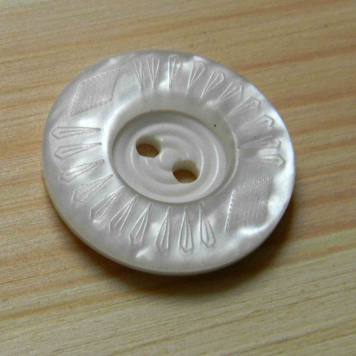mother of pearl Button with a picture 44L 28mm
