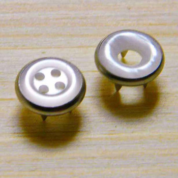 Rivet on the antennae of pearl, under the button