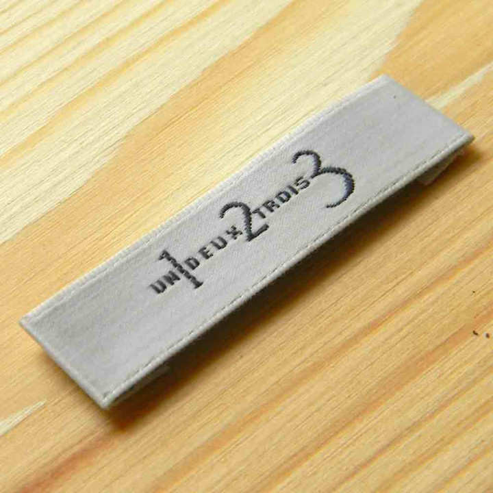 Этикетка лосненая "123" 6,5х1 см