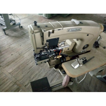 Machine for bottom hemming jeans Union Special 63900